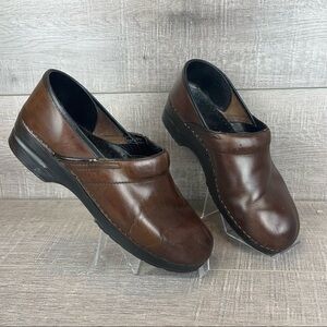 Dansko sz 43 US 13 brown leather clogs